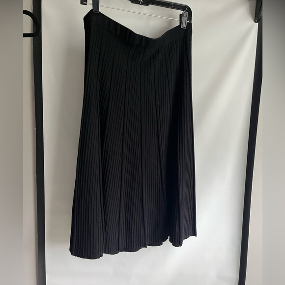 Woman’s ribbed knitted A line midi skirt - Picture 2 of 6